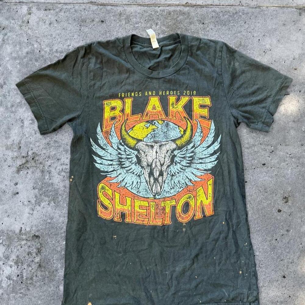 Blake Shelton Friends & Heroes 2019 Tour Tee – Women’s Small